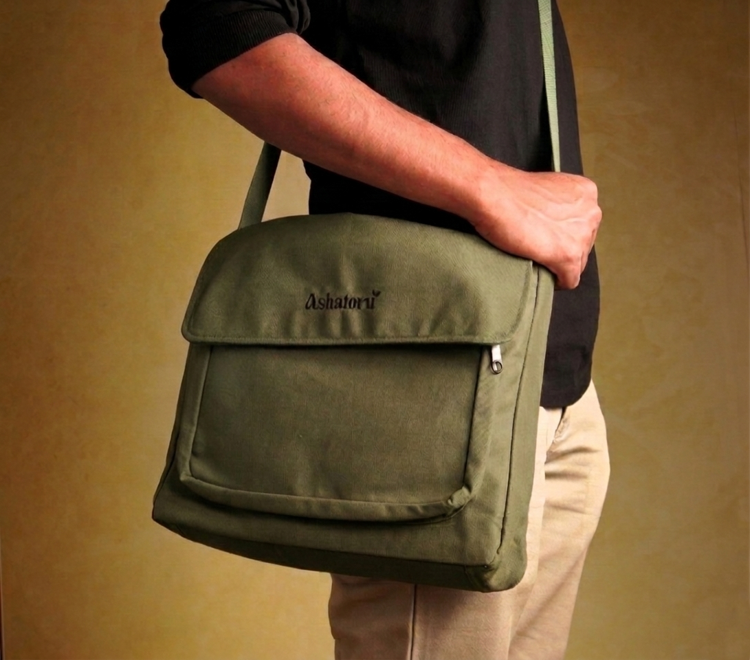 Ashatoru Green Messenger Bag